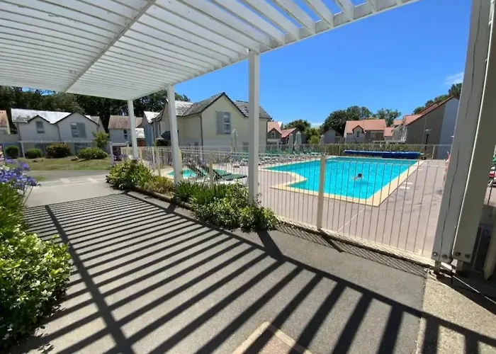 Maison 6 Personnes Avec Terrasse, Piscines Et Sauna