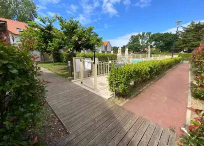 Maison 6 Personnes Avec Terrasse, Piscines Et Sauna