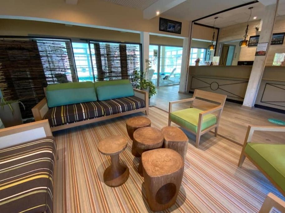 Hébergement de vacances Maison 6 Personnes Avec Terrasse, Piscines Et Sauna